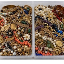 1 Pound of Unsorted Unsearched Jewelry Vintage Modern Wear Junk Treasure Hunt picture