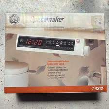 NEW  Vintage GE Spacemaker UNDER CABINET Kitchen AM/FM RADIO w/ Clock 7-4212 picture