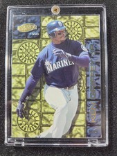 🌟 1999 Pacific Invincible Thunder Alley #17 Ken Griffey Jr. Seattle Mariners picture