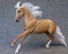 Breyer * Future Is Bright * Breyerfest Criollo Traditional Model Horse picture