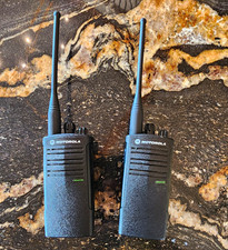 Motorola RDX Series RDU4100 UHF Analog 4-Channel 4W CTCSS/DCS Lot of 2 picture