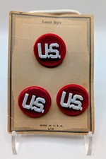 Vintage WWII 1940s Patriotic US Red Plastic Buttons Original Card NOS 3pc  picture