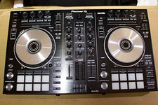 Pioneer DJ DDJ-SR2 Serato 2-Channel DJ Controller Built-In Mixer 16 Pads picture