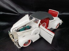 Signatute 1/18 1938 Buick Century Convertible Coupe Model Car Vintage Classic picture