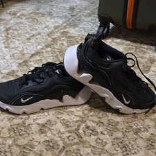 Nike Low Top Lace-Up Men's Athletic Sneakers Black/White Casual Activewear picture