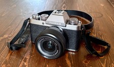 Excellent Condition Fujifilm X-T100 Digital Camera w/ XC15 lens kit & carry case picture