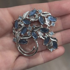 Vintage Sarah Coventry Brooch Blue Champagne  Rhinestone Original Box picture
