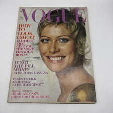 Vogue Magazine October 15, 1969 Susanne Schöneborn Good Mid Grade Fashion ADS + picture