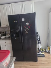 Frigidaire 25.5-cu ft Side-by-Side Refrigerator w Ice Maker (Black) picture