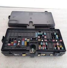 2020-2024 Ford Explorer Engine Fuse Box OEM picture