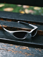 Retro Oakley Minute Gen1 Minute1.0 Sunglasses Sliver Frame Black Lenses picture