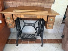 Early 1900s Singer Sewing Machine Excellent Condition picture