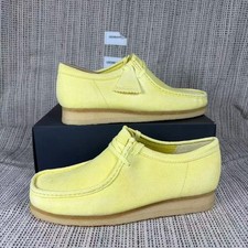 Clarks Wallabee Pale Yellow Mens Shoes 26139180 picture