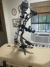 Mathews VXR RH 28 complete setup very nice does not come with camera picture