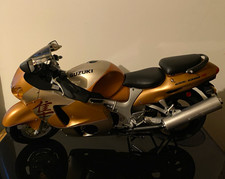 1:4 Scale Suzuki GSX1300R Hayabusa DeAgostini Fully Functional Complete Model picture