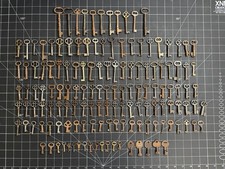 162  - Vintage Antique Skeleton Keys Clock Keys Furniture Cabinet Keys Mixed Lot picture