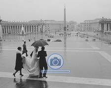 BRIDE AND OTHERS CROSSING ST PETERS SQUARE VATICAN 1959 8X10 PHOTO picture