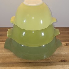 VINTAGE PYREX SET OF 3 GREEN VERDE CINDERELLA MIXING BOWLS 441 442 443 picture