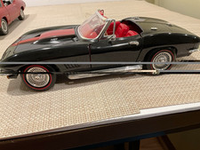 Franklin Mint 1967 Chevy Corvette Convertible 1:24 Diecast Black/Red Open picture