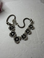 ANTIQUE STYLE SILVER & BLACK TONED FLOWER DESIGNS W/RHINESTONE NECKLACE picture