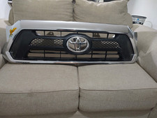 Parrilla con moldura cromada y emblema para Toyota Tacoma compatible 2012-2015 picture