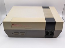 Nintendo NES Console Bundle w/ Controllers With Zapper and Games; Tested picture