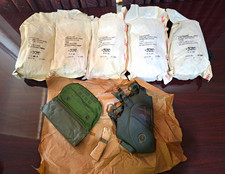 MINT UNISSUED Vietnam War XM28E4  Gas Mask, Sealed Original 1969 Pack, Size Med. picture