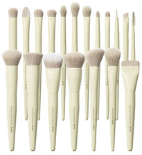Buttery Blends Brush Set 18Pcs Face&Eye Makeup Brushes Set labeled picture