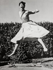 1955/76 Vintage AUDREY HEPBURN Jumping Actress By PHILIPPE HALSMAN Duotone Art picture