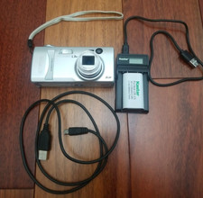 Vintage Kyocera L3V camera with strap 3.2 mega pixels camera Battery & Charger picture