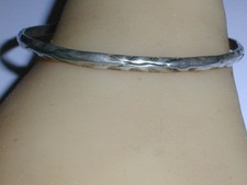 RARE DESIGNER-S KIRK & SON NARROW MODERNIST STERLING SILVER BANGLE BRACELET- 8.2 picture