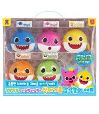 Pinkfong Baby Shark Family SENSORY PLAY SET Melody & Talking & Singing Dolls Toy picture