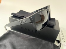Oakley Holbrook OO9102 Sunglasses Matte Black /Black Polarized Sunglasses picture