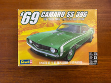 Revell '69 Camaro SS 396  Plastic Model Car Kit 85-4525- READ picture