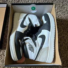 Preowned Air Jordan 1 Retro High OG Stage Haze 555088-108 Excellent condition picture