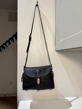Vintage solid BLACK Dooney & Bourke Arrowhead Essex Leather Crossbody [VIDEO] picture