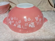Vintage Pyrex Gooseberry Pink 444 4 Qt Cinderella Mixing Bowl Plus 1 picture