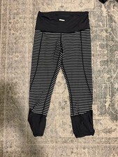 Lululemon Women's Yoga Pants Size 6 picture