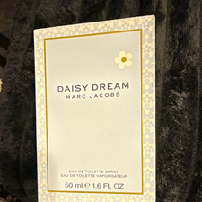 Marc Jacobs Daisy Dream Eau de Toilette Spray, Regular Size 1.6 fl oz picture