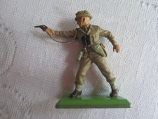 1971 Britains Ltd Deetail British WWII Infantry Officer Firing a Pistol (#3) picture
