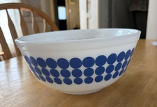Vintage PYREX Ovenware #403 Blue Polka Dot 2 1/2 Qt Mixing Nesting Bowl picture