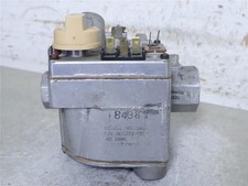 Carrier Bryant Payne Gas Valve 301273-702 Robertshaw 646A-X picture