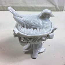 Vintage Westmoreland Milk Glass  Robin Bird on Nest Covered Footed Candy Dish picture