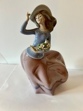 Lladro  Porcelain Spring Breeze Figurine #5590 Mint Condition, not in box picture