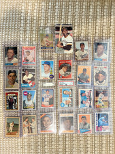 Huge vintage baseball card lot  Mantle, Bench, Berra, Maris, Mays , Williams picture