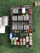 2003-2004 Ford Expedition Engine Fuse Box Assembly OEM picture