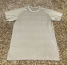 Lululemon Men's Gray Polyester Athletic T-Shirt picture