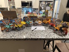 Spin master Monster Jam DIRT SQUAD 7 pieces, see description  picture