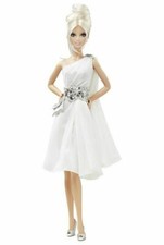 Pinch of Platinum Barbie Fan Club Exclusive Only 999 Made Shipper T7680 NRFB The picture