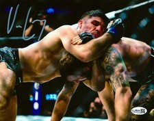 Vicente Luque signed autographed 8x10 JSA COA UFC Michael Chiesa picture